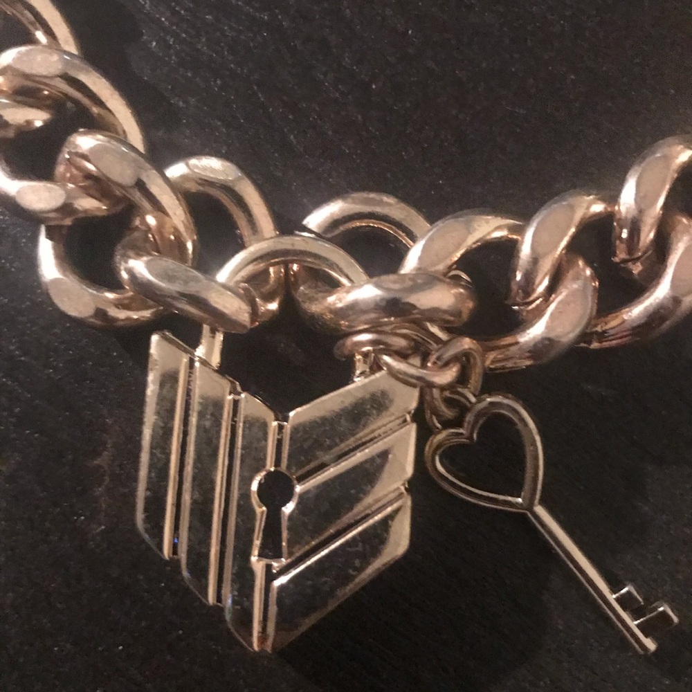 ME locket necklace - Picture 3 of 4